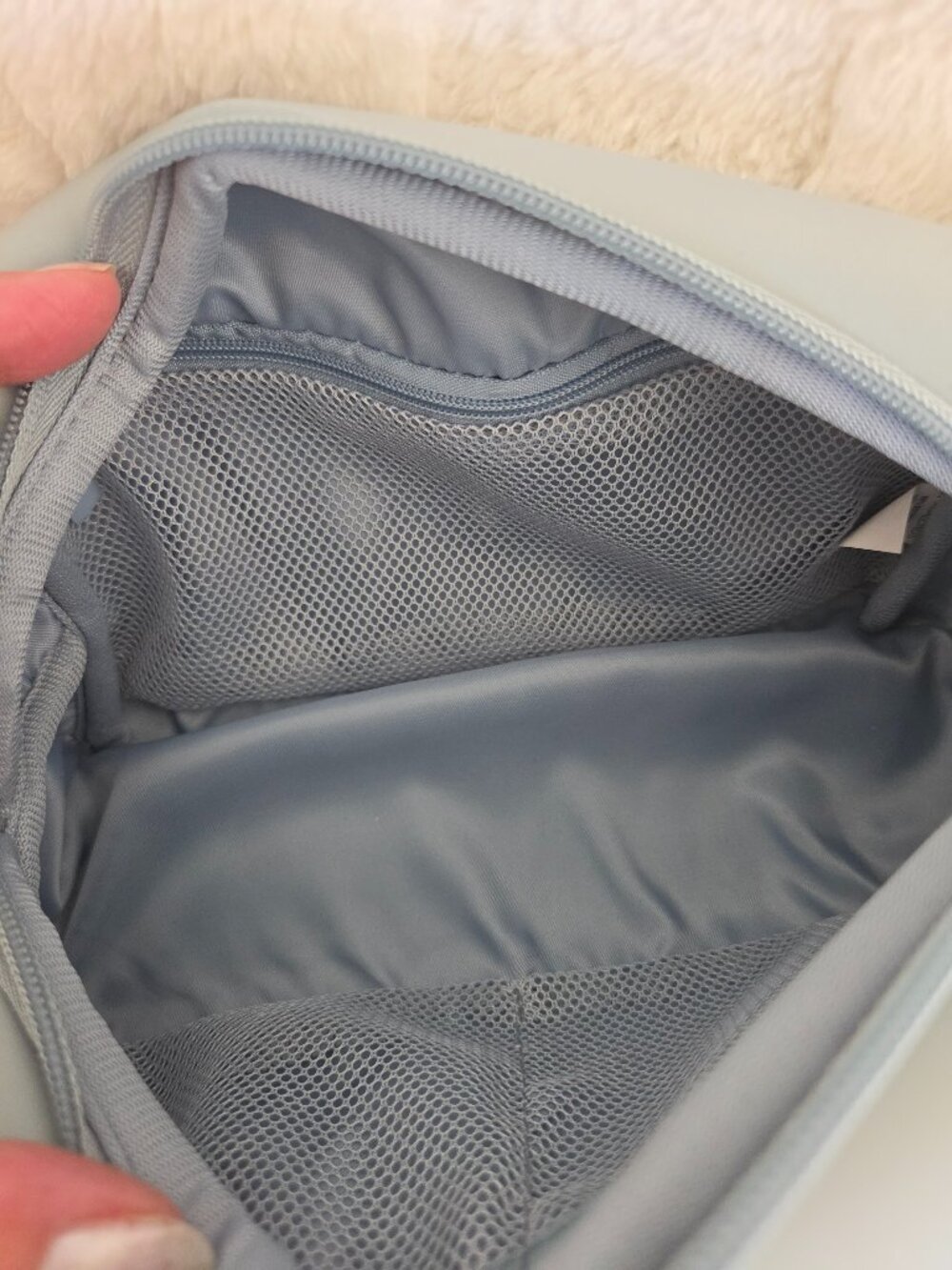 Mytagalongs Cosmetic Case w/ Clear Brush Case, Artic Ice, NWOT - Picture 3 of 4